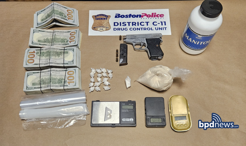 Arresto en Dorchester vinculado a decomiso de armas y fentanilo