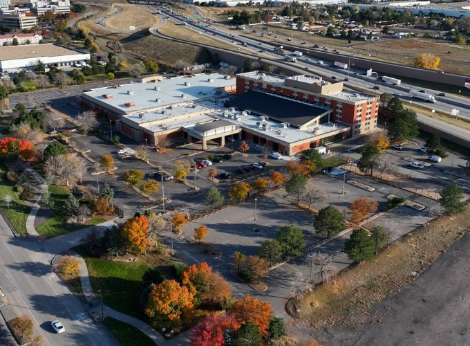 Los Desafíos del Refugio para Personas Sin Hogar en Aurora: Un Inauguración Problemática