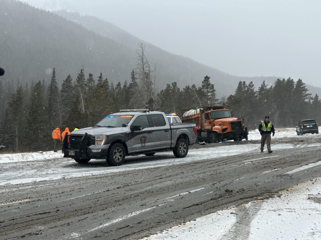 Accidente I-70 en Clear Creek County: Un muerto y ocho heridos en choque de camionetas