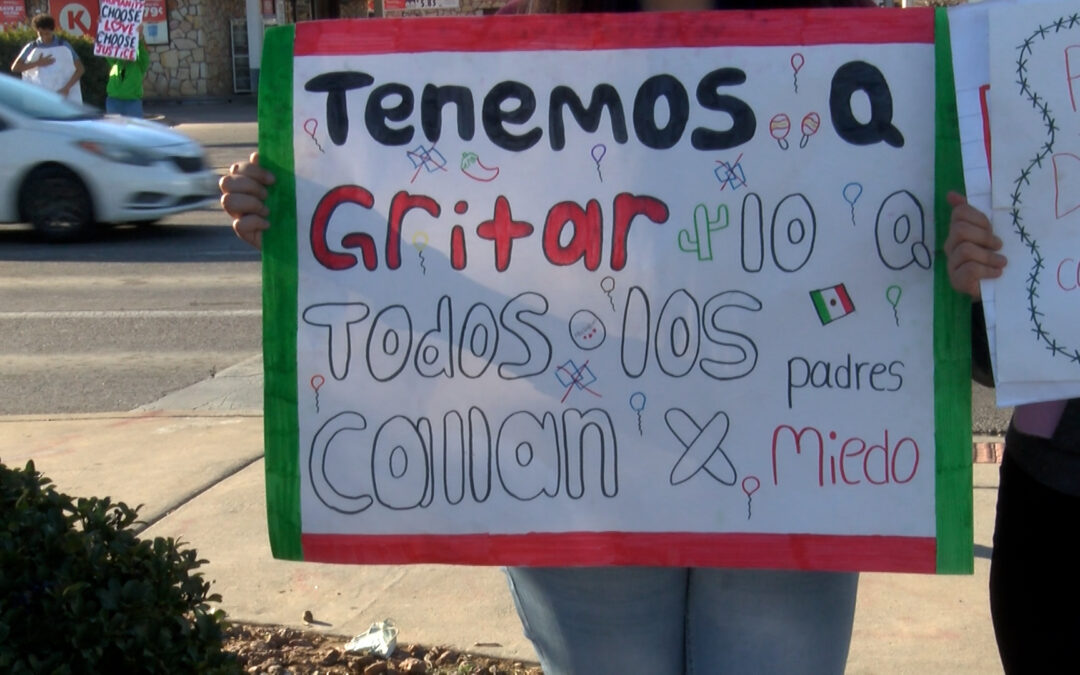 Estudiantes de la Preparatoria Irvin Exigen Justicia Migrante en Protesta