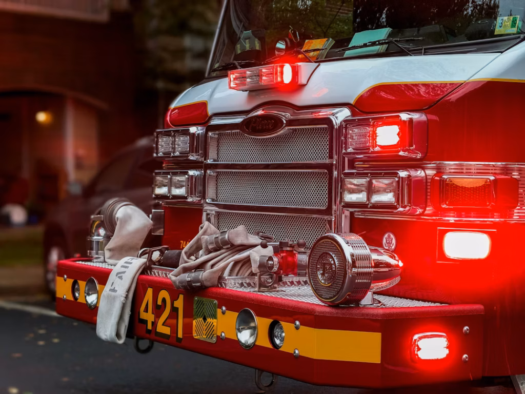 Explosión en vivienda en Friendship, Maine deja a mujer gravemente herida