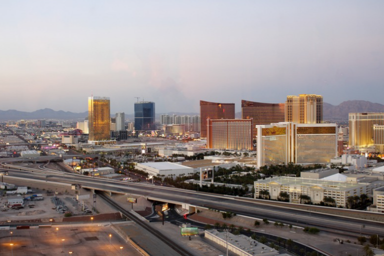 Las Vegas se Destaca como el Tercer Destino Más Romántico y Económico para San Valentín 2026