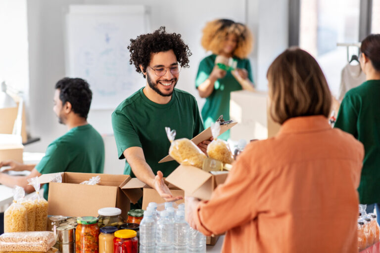 Feeding San Diego y Dutch Bros: Unete al Dutch Luv Day of Giving para combatir el hambre