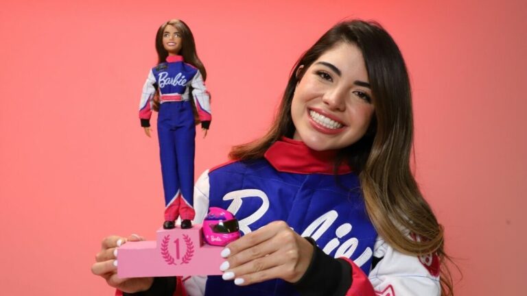 Regina Sirvent: La Piloto Mexicana de Nascar que Inspiró una Nueva Barbie