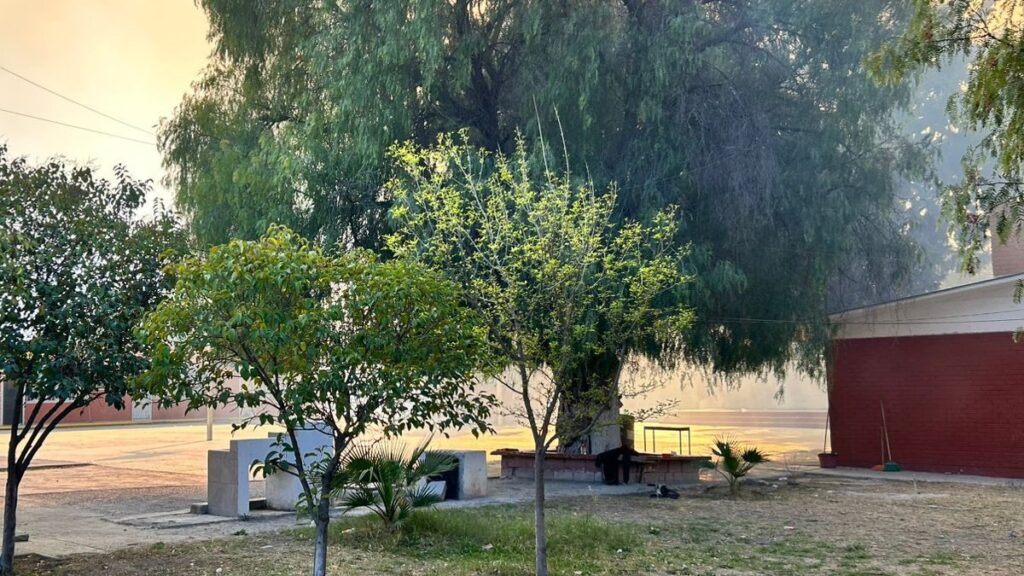 Incendio en Saltillo provoca protestas de padres cerca de la primaria Cristóbal Colón
