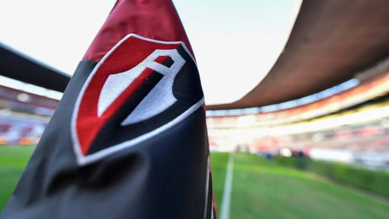 Agresión al Camión de Chivas al Llegar al Clásico Tapatío: ¿Qué Ocurrió?