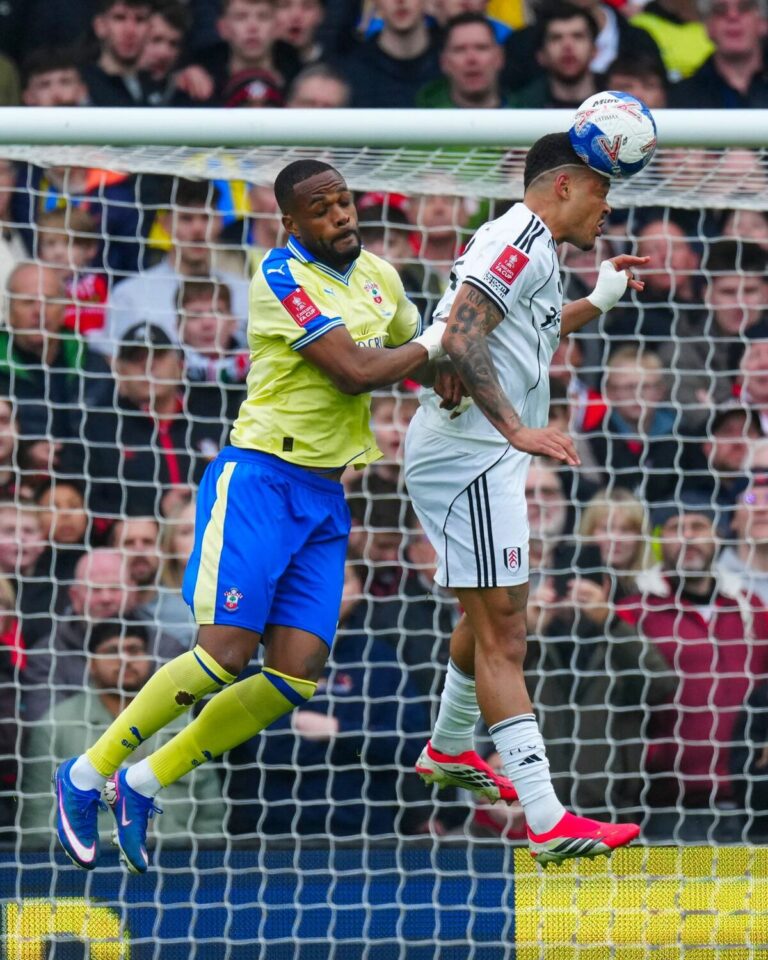 Raúl Jiménez y Fulham Caen ante Southampton en la FA Cup