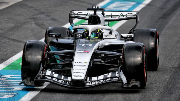 Checo Pérez Brilla en el GP de Australia con Cadillac y Envía Mensaje a Liam Lawson