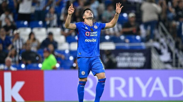 Cruz Azul Triunfa sobre Rayados en la Ida de los Octavos de Final gracias a la Expulsión de Mele