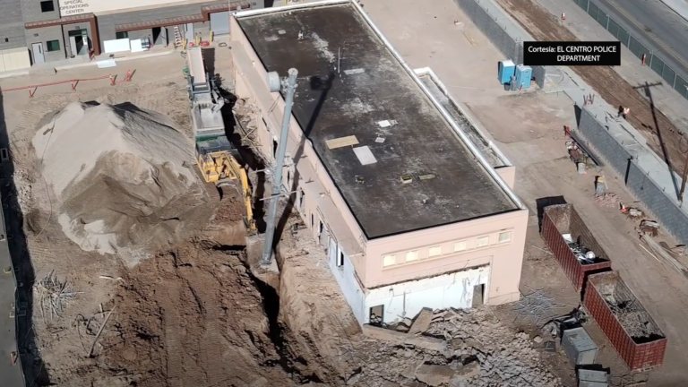 El Centro moderniza su policía con la demolición de histórica torre de comunicaciones