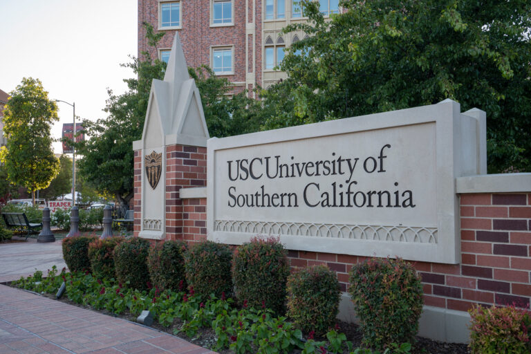 Los Ángeles, USC cancela debate para gobernador tras críticas por falta de diversidad