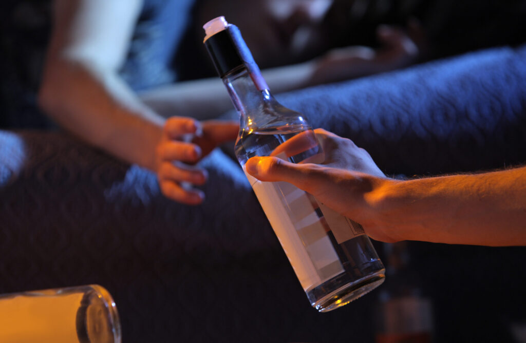 Operativo en Monterey: Arrestan a Hombre por Venta de Alcohol a Menores