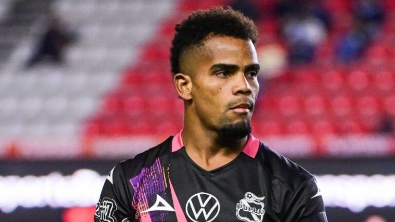 Impactante Sanción en la Liga MX: Jugador de Puebla recibe castigo por empujar a árbitro