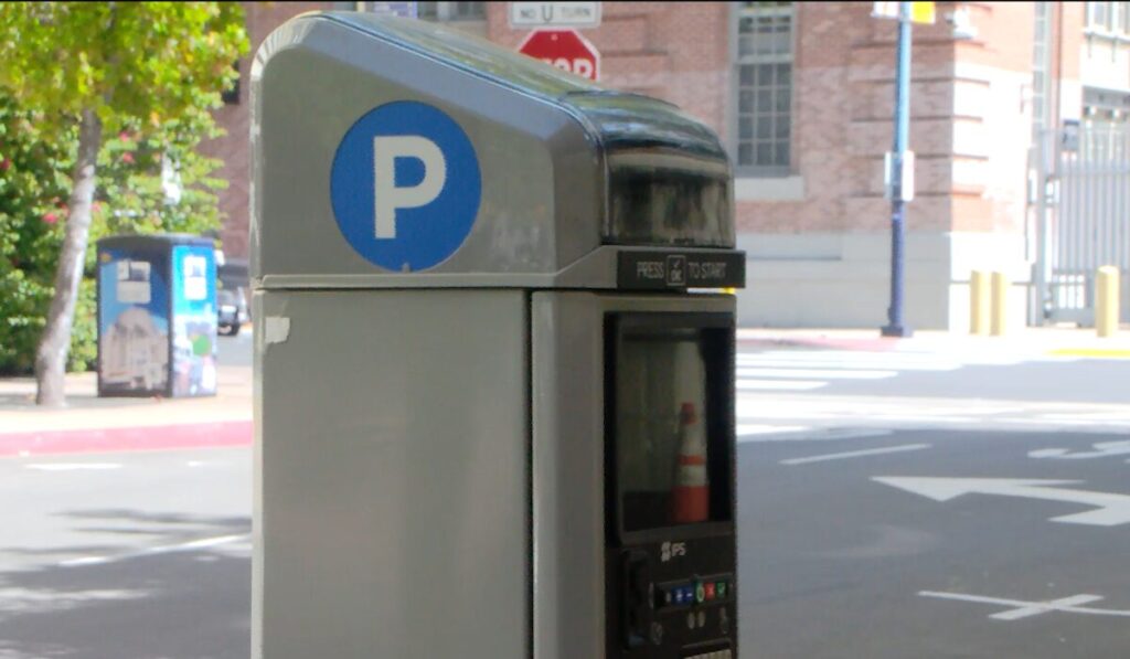 El Entusiasmo por los Padres de San Diego en Aumento, Pero el Estacionamiento en Petco Park es un Desafío