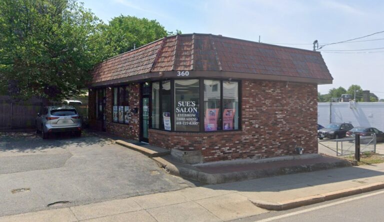 Muerte Sospechosa en Rhode Island: Investigación Policial en Salón de Belleza