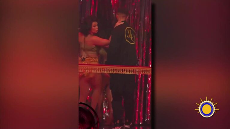 JLo Protagoniza Divertido Momento En El Escenario