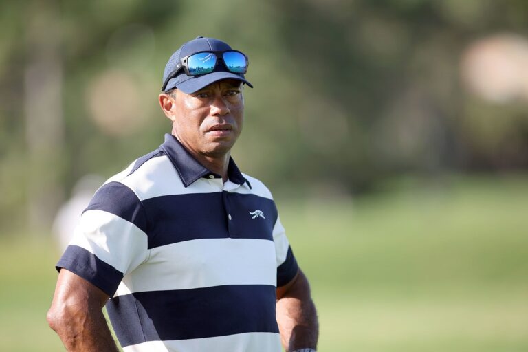 Tiger Woods sufre volcadura en Florida y es detenido por presunto DUI