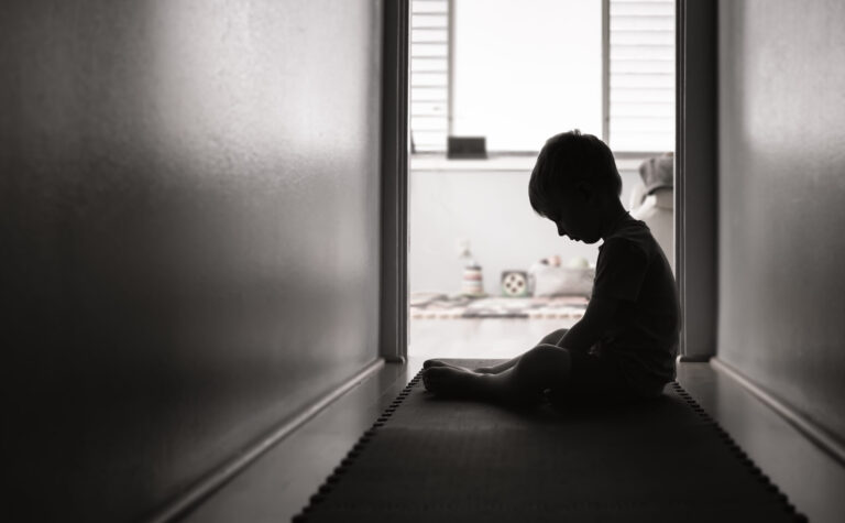 Demanda en San Diego Expone Negligencia Escolar en Caso de Abuso Infantil