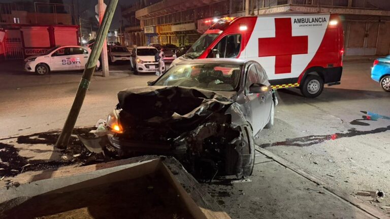 Accidente en Saltillo: Auto Impacta Ambulancia en Servicio de Emergencia