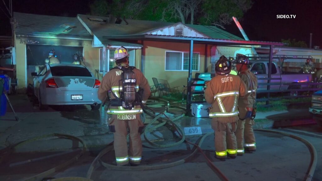 Incendio en San Diego Desplaza a Familia y Activa Escuadra de Bomberos