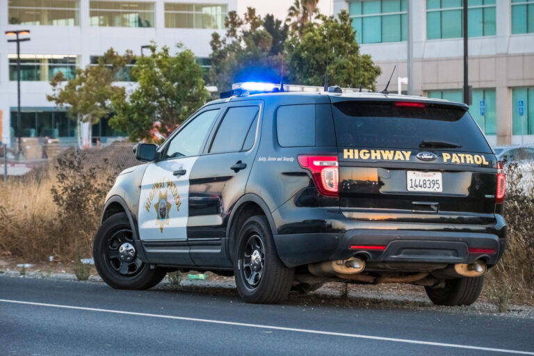 California Highway Patrol alerta sobre estafas por mensajes de texto que simulan multas en California