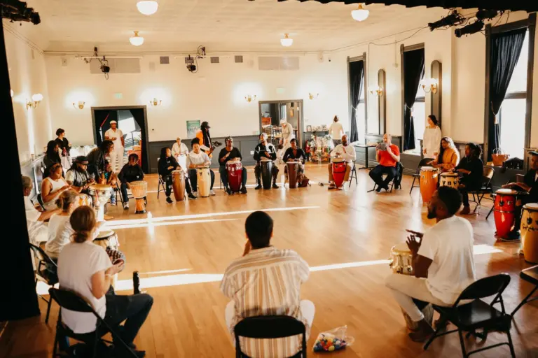 Disfruta Clases de Baile Gratuitas en Denver: Samba y Danza del Vientre en el Corazón de Five Points