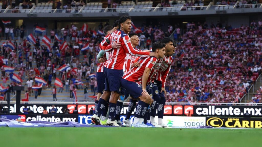La Última Prueba de Chivas de Milito para Romper la Maldición del Liderato