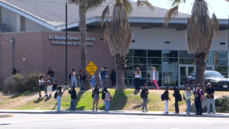 Alarma en Preparatoria San Ysidro: Sustancia Desconocida Lleva a Hospitalización de Adultos