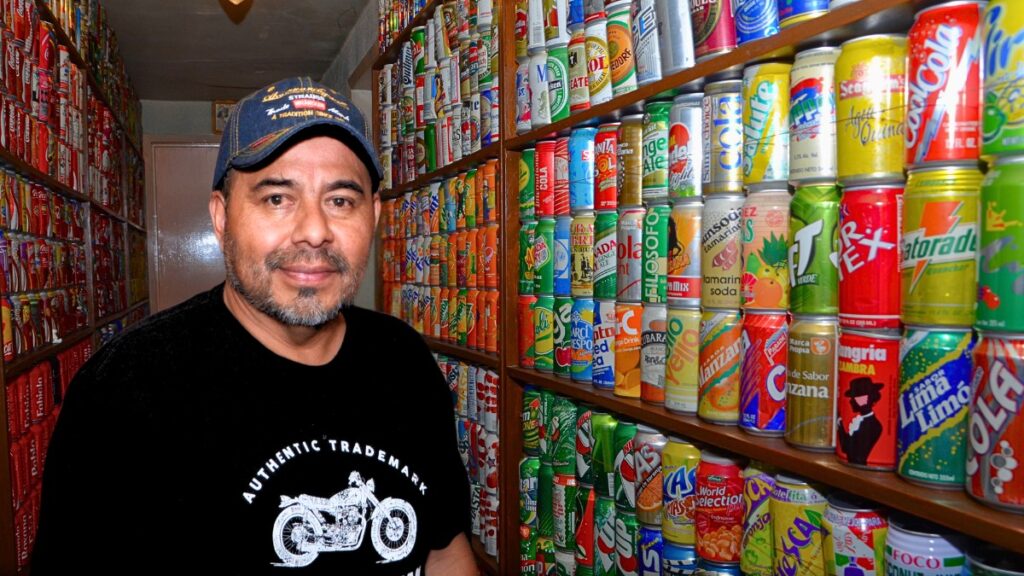 Descubre la Fascinante Colección de Latas de Francisco: 2,500 Piezas en 30 Años
