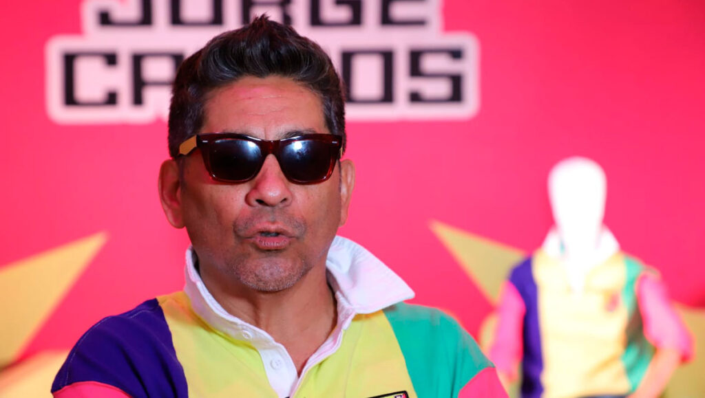 La Colección de Jorge Campos con American Eagle Causa Fiebre en la Moda Deportiva