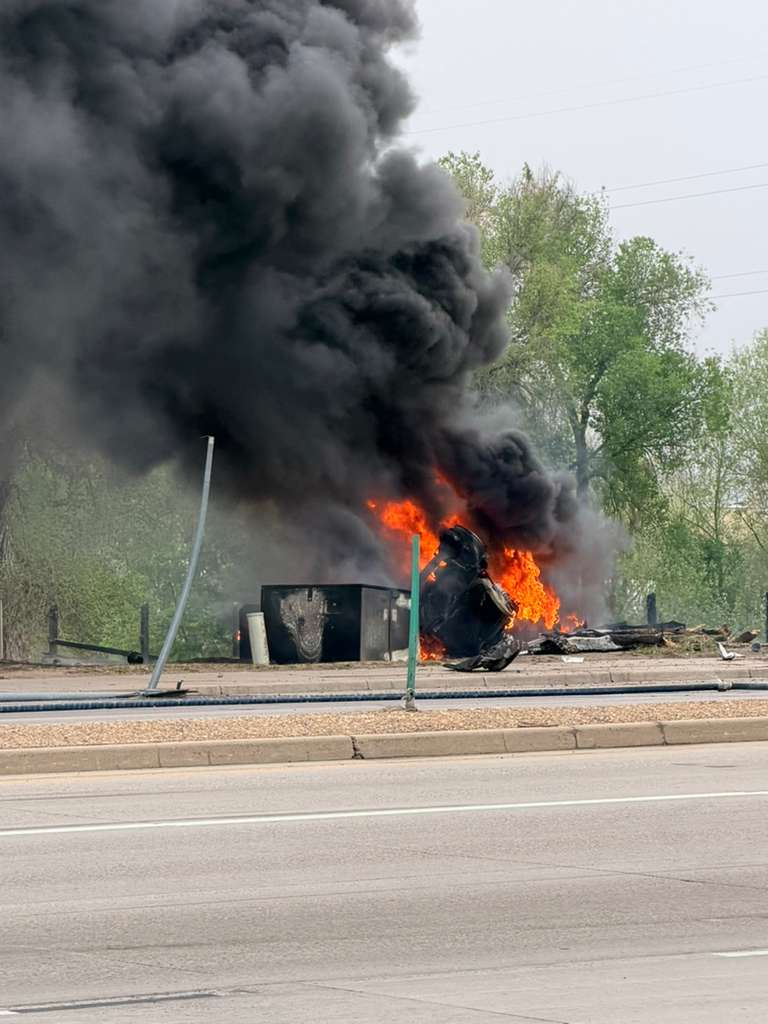 Incendio en Santa Fe Drive Obliga a Evacuaciones: Camión de Combustible Afecta Tránsito en Denver