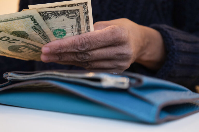 ¿Trabajadores en EE.UU. recibirán un tercer cheque de pago en mayo de 2026?