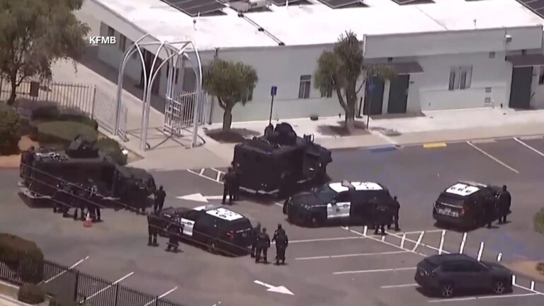 Neutralizan 2 sospechosos y hay 3 víctimas mortales en tiroteo en San Diego
