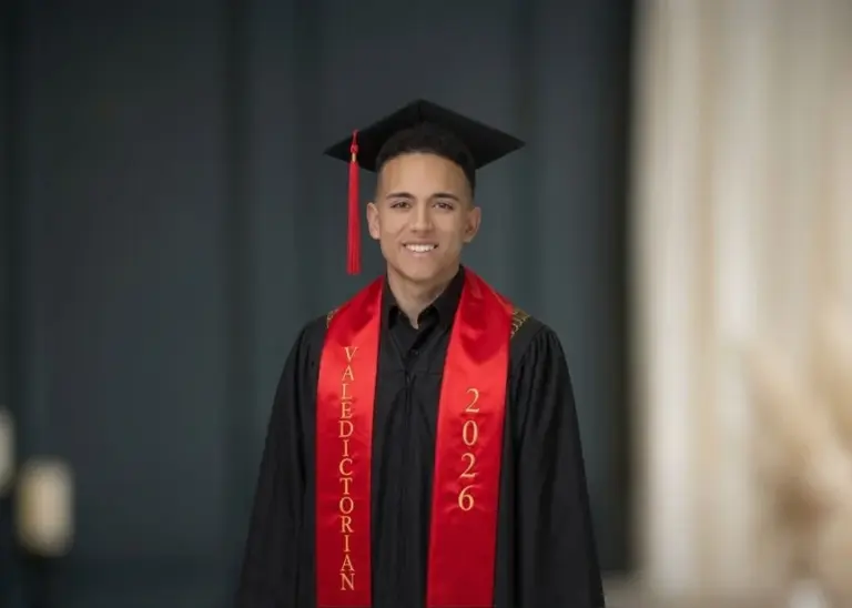 De El Centro a la cima académica: joven del Valle Imperial conquista doble reconocimiento universitario