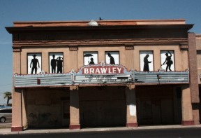 Avanza la restauración del histórico teatro de Brawley en medio de nuevos proyectos para revitalizar el centro.