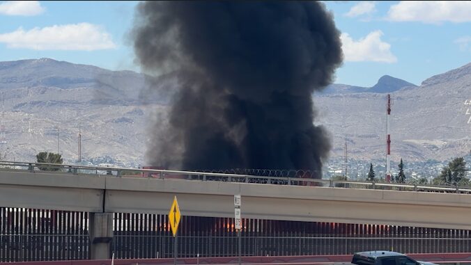 Incendio en Puente Córdoba-Américas Causa Cierres en Loop 375 y Complica Tráfico