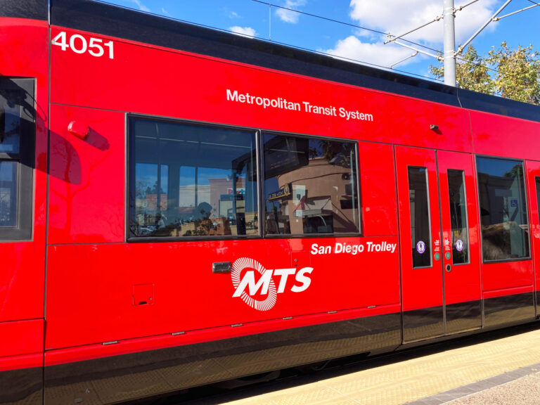 San Diego Ajusta Su Transporte Público: Cambios por el Día de los Caídos y Refuerzos para Eventos Deportivos