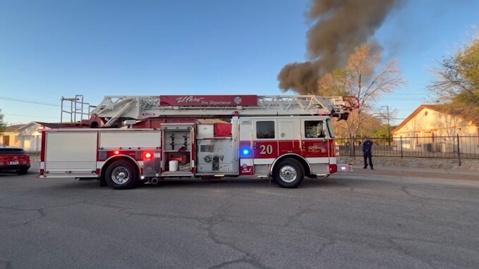 Incendio en El Paso: Bomberos Contienen Fuego en Cobertizo al Amanecer