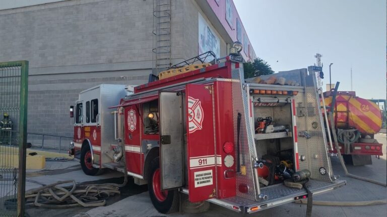 Impactante Incendio en Torreón: Bomberos y Protección Civil Enfrentan Fuego en Bodega China