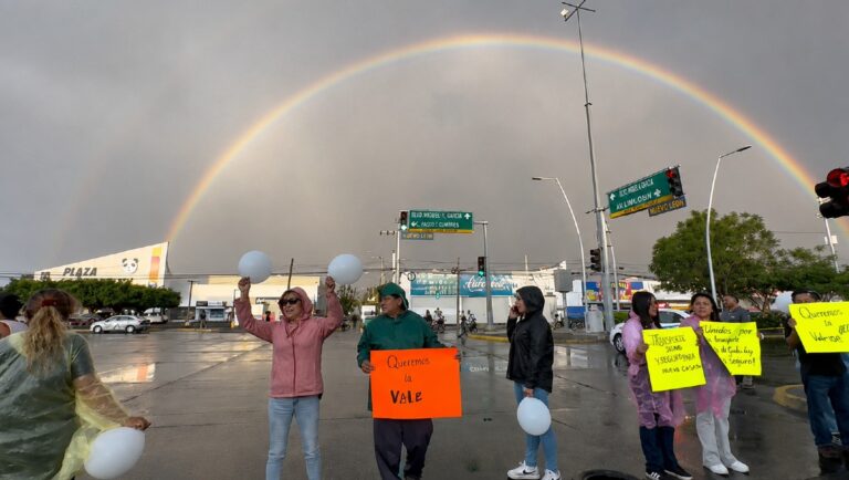 Familiares de Valeria Bloquean Calles en Irapuato para Exigir Entrega del Cuerpo