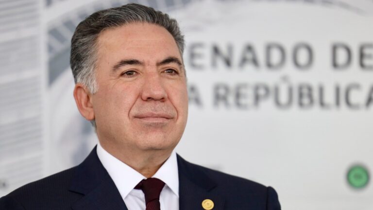 Enrique Inzunza pide licencia como senador de Morena y se ausenta del periodo extraordinario