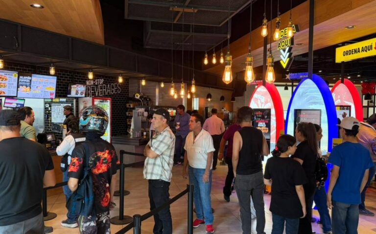 El Día de la Hamburguesa Llena Restaurantes en Monterrey con Promociones Atractivas