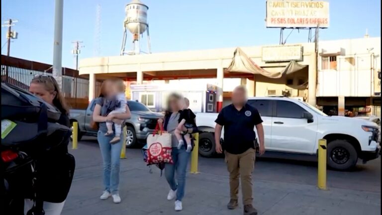 Niños rescatados en San Felipe se reencuentran con su madre tras activación de Alerta Amber internacional