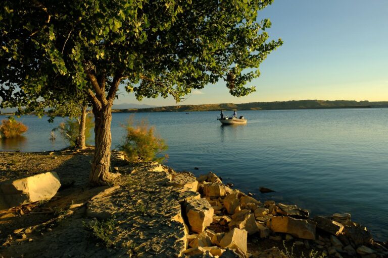 Descubre las Mejores Actividades Acuáticas y Playas en Colorado este Verano