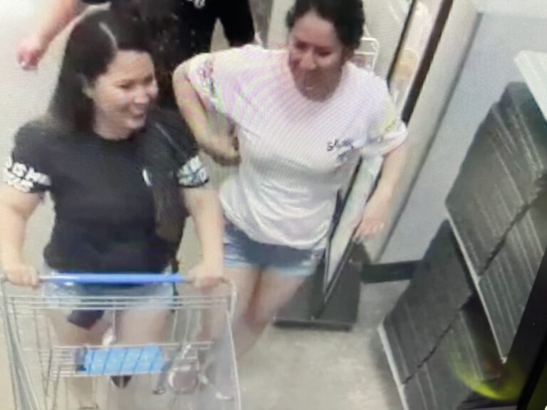 Policía de Odessa Busca a Dos Mujeres por Robo de Nintendo Switch en Walmart
