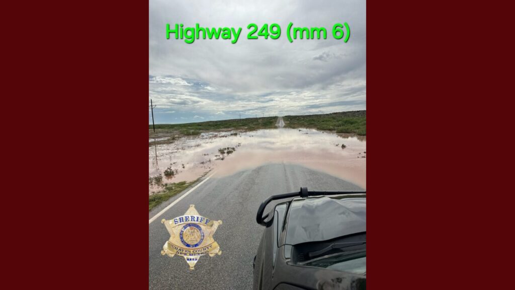 Inundaciones en Carreteras del Condado de Chaves Generan Importantes Alertas de Viaje