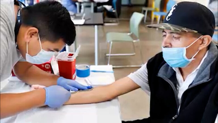 Acusan a dos científicos de contrabando de muestras del virus mpox en EE.UU.