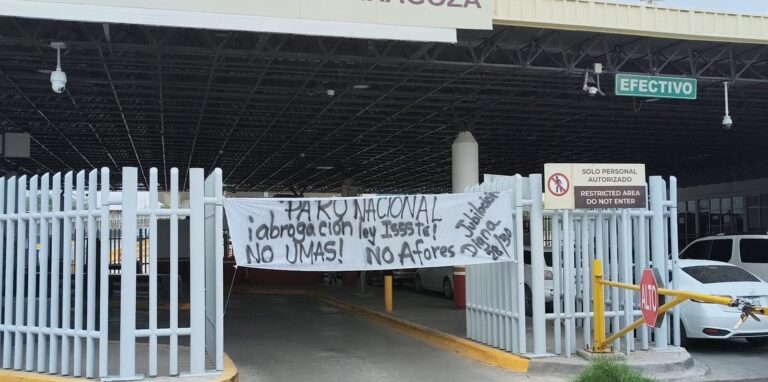 Puente Internacional Zaragoza: Maestros Liberan Casetas en Protesta por Demandas Laborales