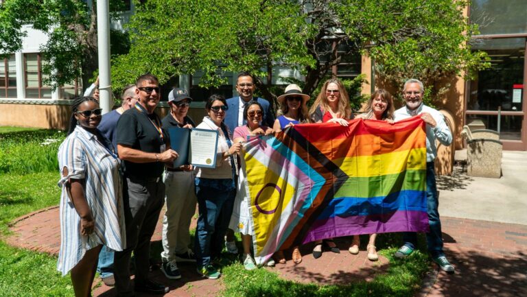Santa Fe Celebra el Mes del Pride con el Izamiento de la Bandera del Orgullo