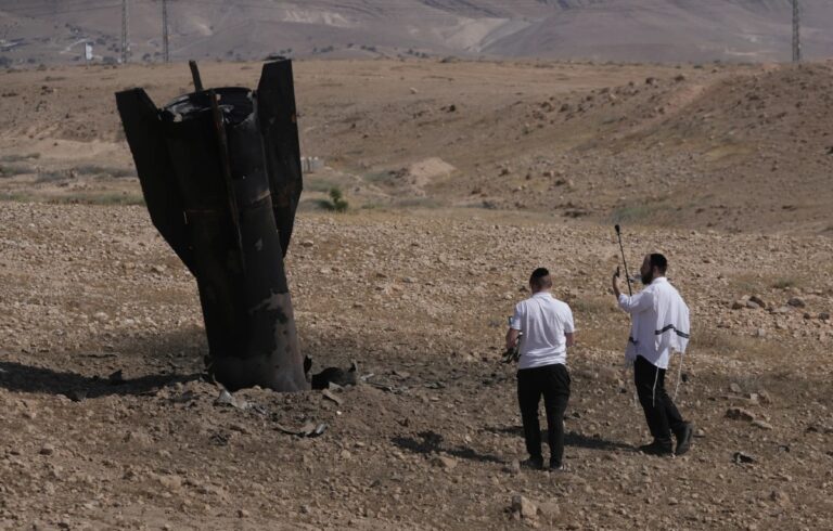 Israel e Irán Intensifican Ataques con Amenazas de Guerra Regional